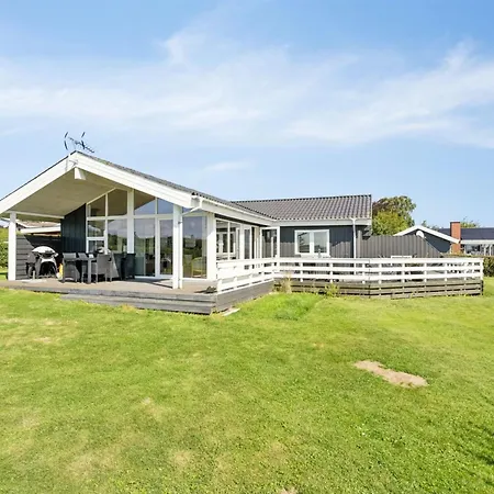 Henrich - 200m From The Sea By Interhome