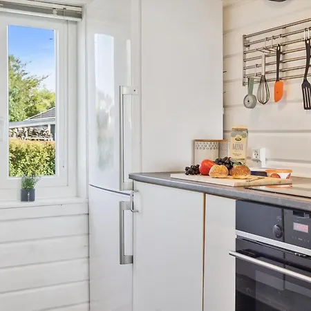 Henrich - 200m From The Sea By Interhome Vakantiehuis *